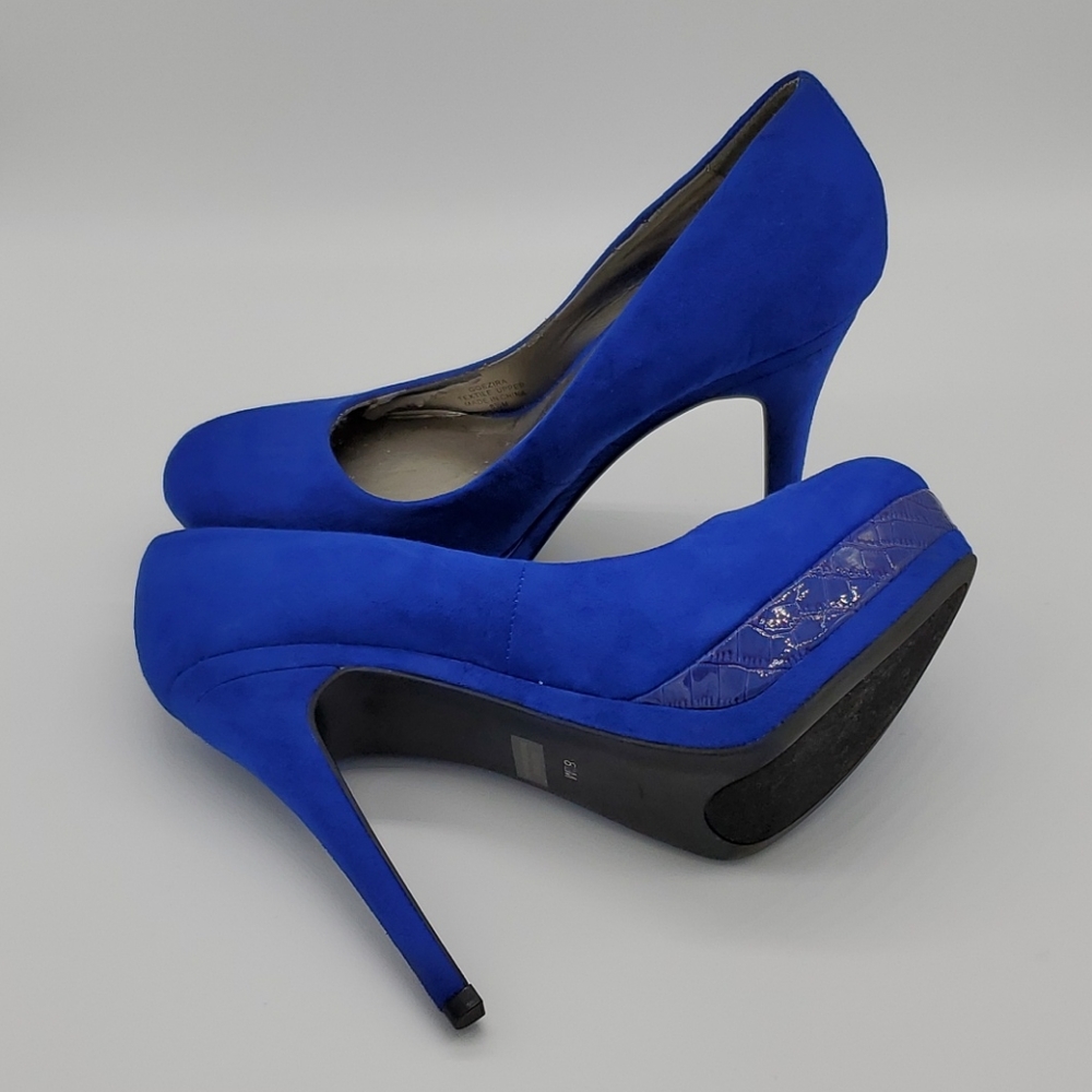 G by Guess Faux-leather blue pumps